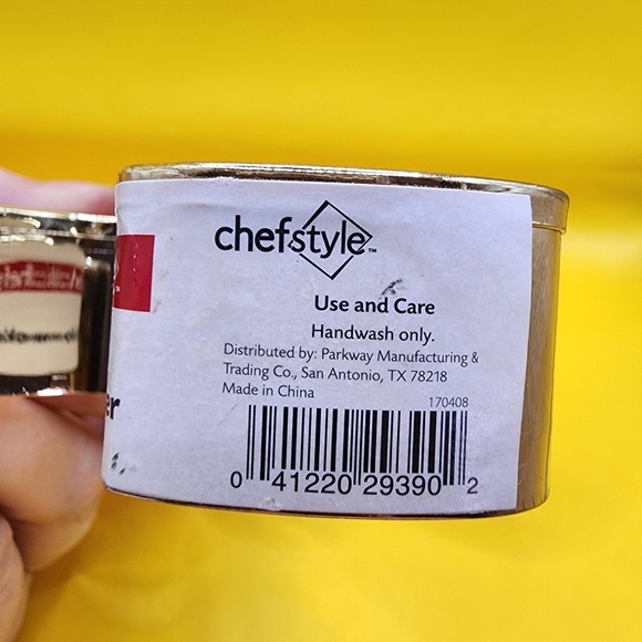 New - 2 ChefStyle Large Cookie Cutters Gold 6 Inch Gingerbread Men Metal - Picture 4 of 5